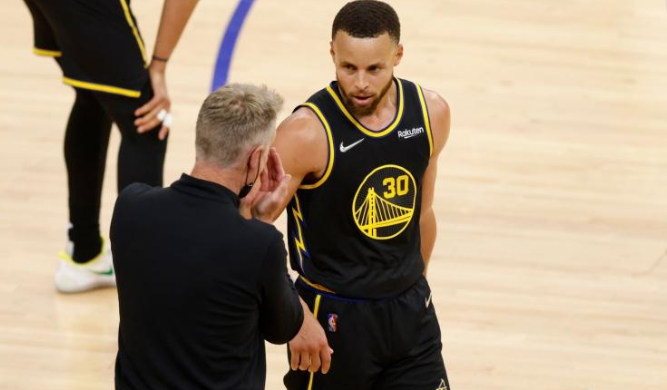 【NBA】科尔：库里天生安静但非常好胜 通过发声领导球队不是他的工作