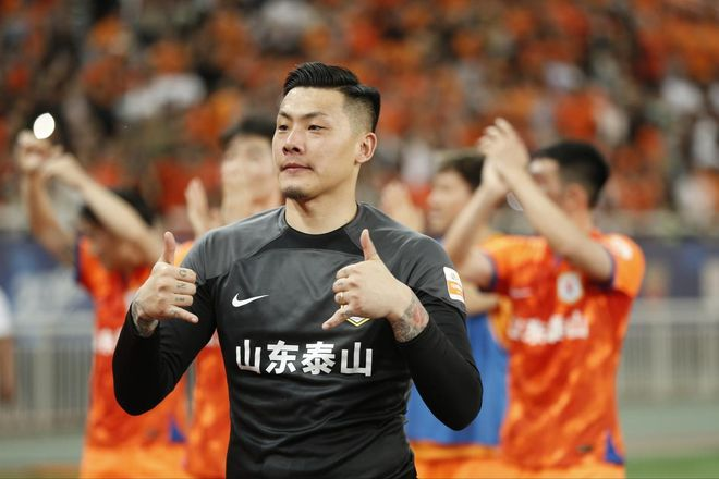 中超：泰山3比1战胜武汉三镇，王大雷表现不俗，赛后赢得点赞